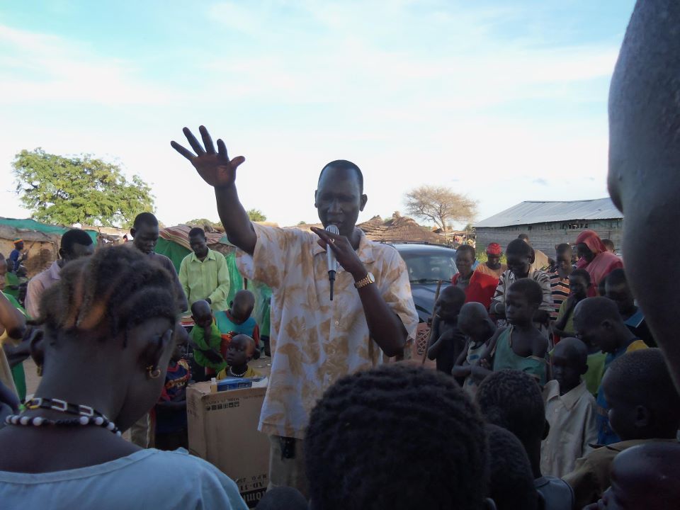 Pastor-Kuot-Praying